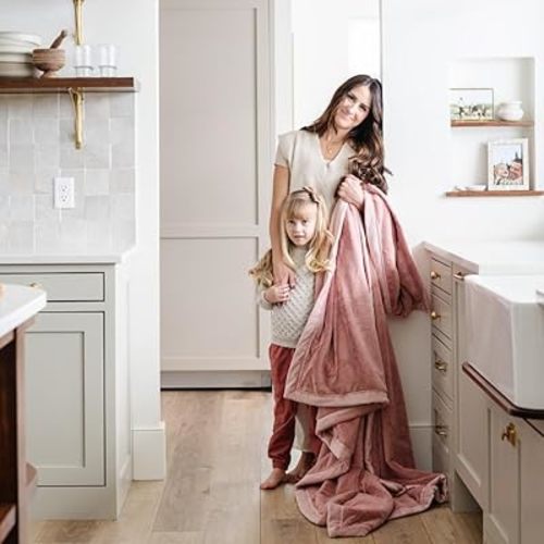 SARANONI Oversized Luxury Blanket | Breathable Super Soft, Lush, Plush Comfy Blankets for Adults | Ballet Slipper Pink - X-Large 60” x 80”