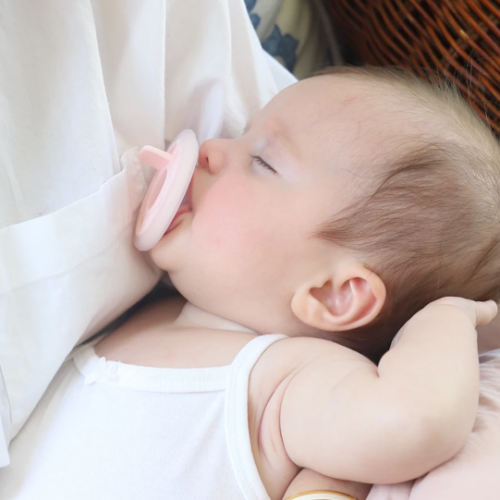 babypace breast-like pacifier single - seashell | mōmi