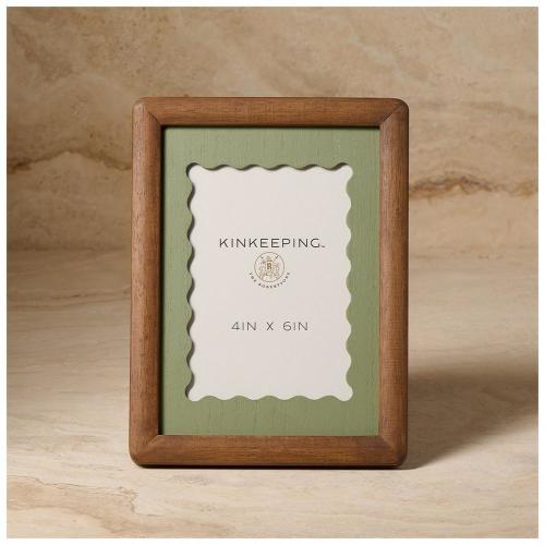 Kinkeeping Green Scalloped Wood Picture Frame - 5" x 7"