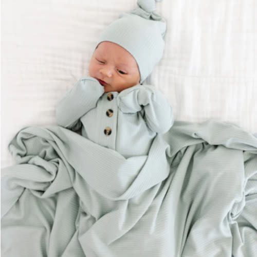 Bailey Ribbed Newborn Hat Bundle (Gown)