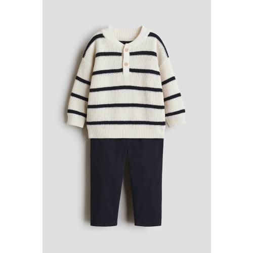 2-PIECE SWEATER AND CHINOS SET