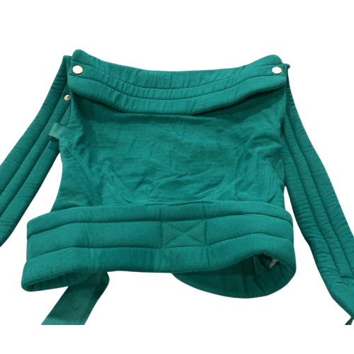 Mabē The Monarch Carrier, Evergreen