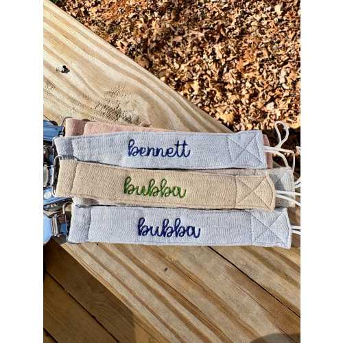 Personalized Pacifier Clip – Custom Name | Chain Stitch Embroidery | Neutral Baby Gift