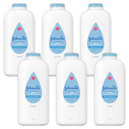 Johnson's Baby Powder with Cornstarch, Aloe & Vitamin E, 22 oz, 3 Pack | Hypoallergenic, No Added Parabens & Dyes, Designed for Delicate Skin, For Babies, Kids, & Adults