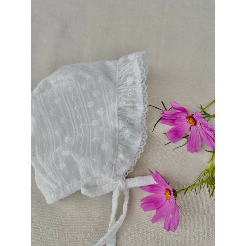 White lace baby bonnet / hat / infant hat / christening girl bonnet