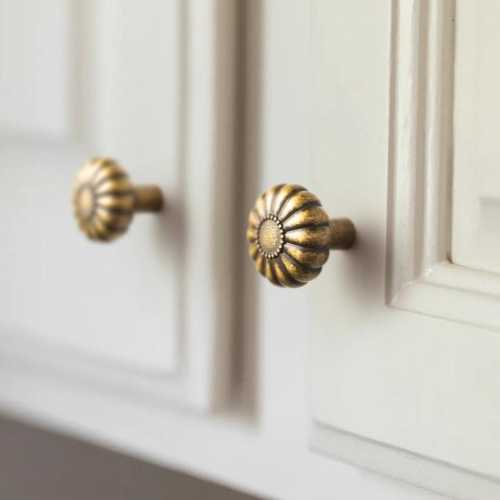 Classic Vintage door knob/Vintage knob backplates /Floral Aged Brass Cabinet Knobs/Drawer Knob/ Dresser Pull Knob Handle/Kitchen Knob