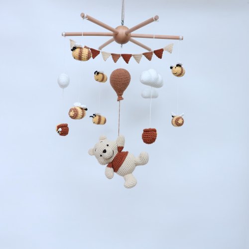 Winnie the Pooh mobile, Pooh bear with bee mobile, Crochet nursery mobile ,Honey bee Flying mobile ,Crib mobile Baby shower gift , balloon.