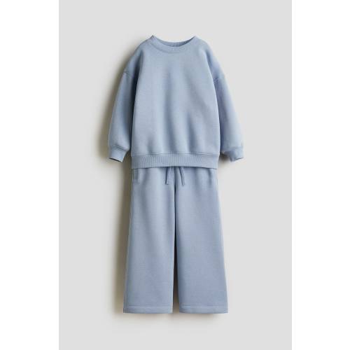 2-PIECE SWEATSHIRT AND JOGGERS SET