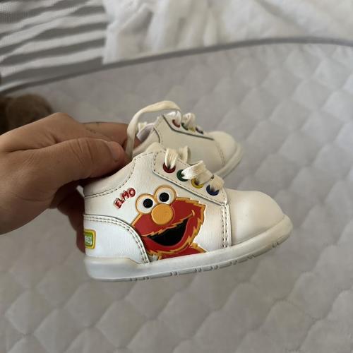 Size 2 vintage elmo Sesame Street baby shoes
#elmo...