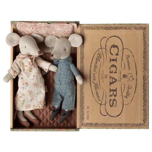 Grandma and grandpa mice in cigarbox