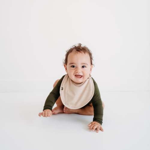 Cushy Bib in Bisque