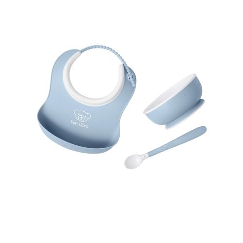 BabyBjörn Baby Feeding Set, 3 pcs, Powder Blue Includes Baby Plate, Baby Spoon, Dishwasher Safe Toddler Feeding Set for self-Feeding or Baby-led weaning