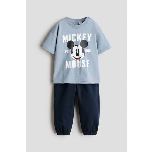 2-PIECE T-SHIRT AND JOGGERS SET