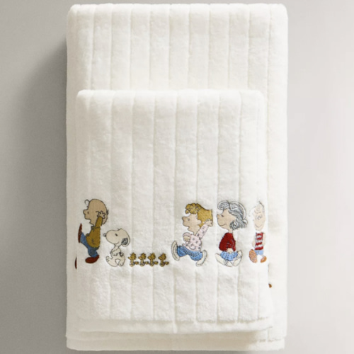 CHILDREN’S VELOUR PEANUTS™ BATH TOWEL - Oyster-white | ZARA United States
