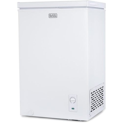 BLACK+DECKER 2.7 Cu. Ft. Compact Chest Freezer, Deep Freezer Holds Up To 94.5 Lbs. of Frozen Food, Removable Storage Basket, BCFK276, White