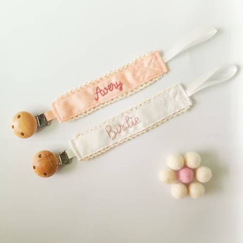 Custom hand embroidery name pacifier clip holder, Personalized fabric pacifier clip with wooden clip,hand embroiered name,baby shower gift