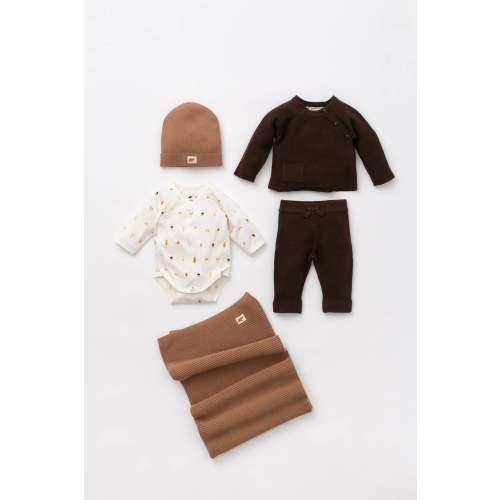 Monica + Andy Knit Cuddle Box Size 0-3 months