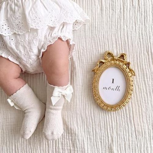Novabright Baby Monthly Milestone Photo Frame Set, Gold Resin Picture Frame with 13 Newborn Milestone Cards Nursery Decor, Keepsake Gift for Newborn(Bow Oval)