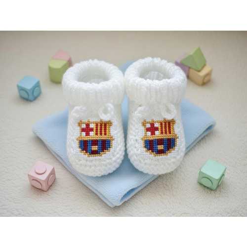 FC Barcelona inspired knitted baby booties * soccer stay on slippers * football crib shoes, * Barca baby shower gift *pregnancy announcement