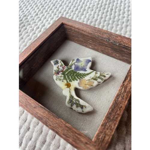 Bird wall hanging with real pressed flowers, Bird loving gift, Framed handcrafted clay bird, pressed floral wall art, Bird watching gift