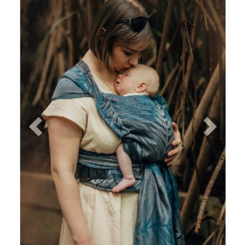 LennyHybrid Half Buckle Carrier, Standard Size, jacquard weave (54% cotton, 46% TENCEL™ Lyocell) - RAINFOREST - NOCTURNAL