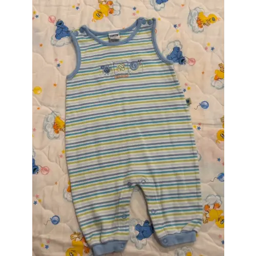 Vintage Y2K Oshkosh bug romper 3/6m