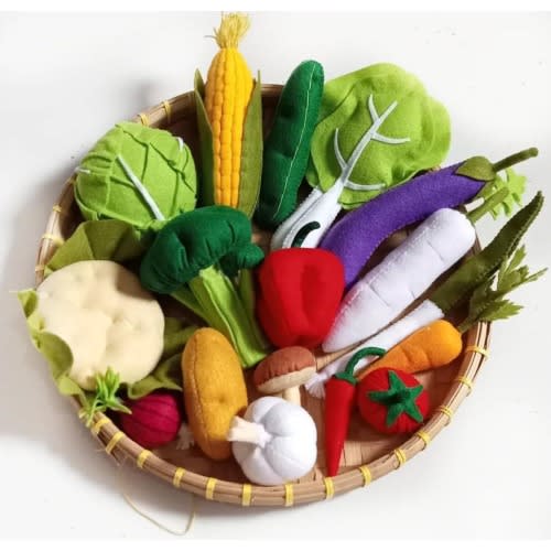 Felt Veggie Basket Set: 16-Piece Vegetable Montessori Kitchen Pretend Play Toys