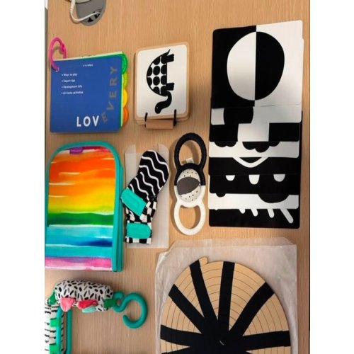 Lovevery The Looker Play Kit (0–3 Months)
