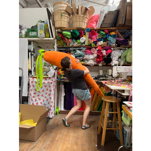 6 FOOT CARROT
