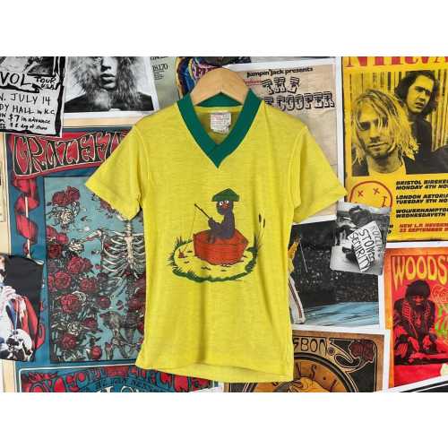 Vintage Kids Unisex 70s-80s Yellow Sesame Street Muppets Grover Fishing Graphic JCPenney V-Neck Ringer T-Shirt Top Boy Girl TV Show