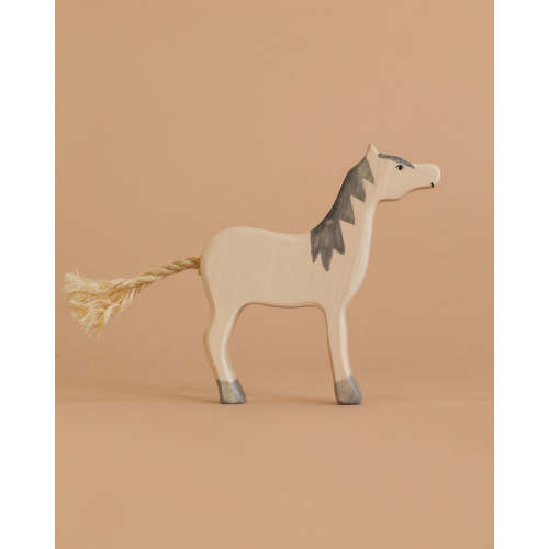 Holztiger Grey Horse, Head Raised