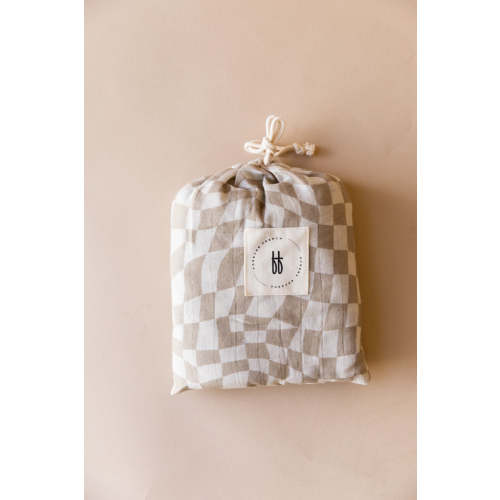 Wavy Checker | Crib Sheet