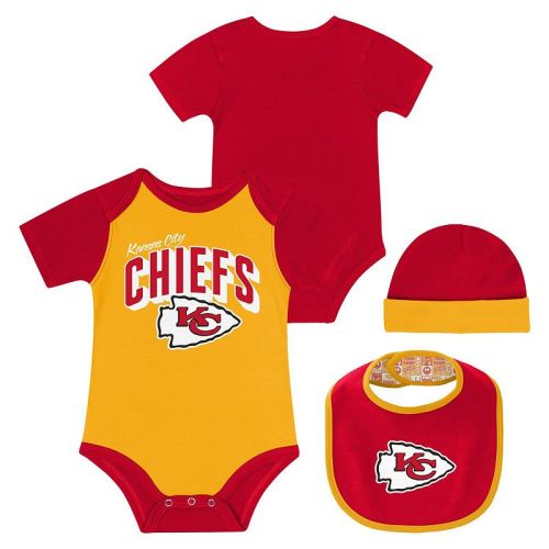 "Newborn & Infant Kansas City Chiefs Dynamic Duo Bodysuit, Bib & Knit Hat Set"