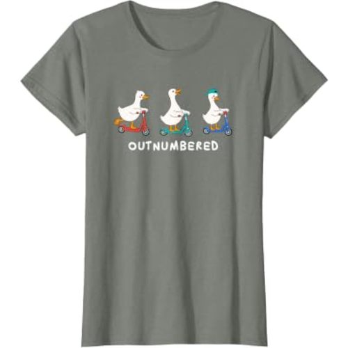 Triplet Mama Goose Mom of 3 Kids Outnumbered Mother’s Day T-Shirt