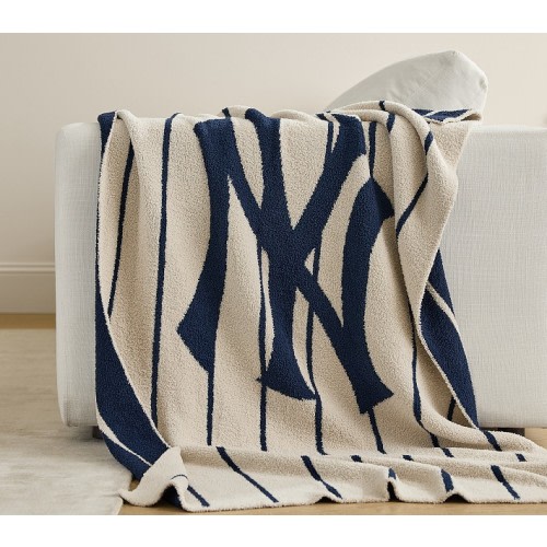 MLB™ New York Yankees™ Fuzzy Kid Throw Blanket
