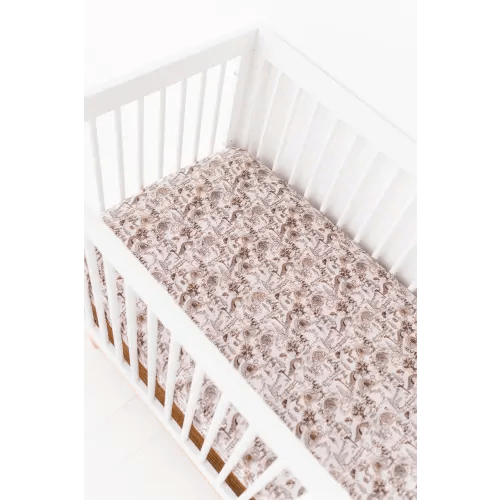 Crib Sheet in The Lord of the Rings™ Hobbiton™ Toile