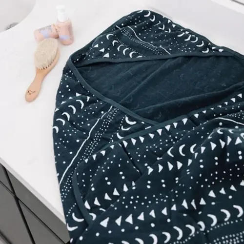 Hooded Towel
Celestial