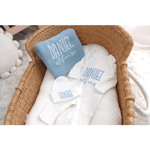 Baby outfit set with cotton knit blanket, personalized newborn gift, baby shower, homecoming set, baby bodysuit with matching hat