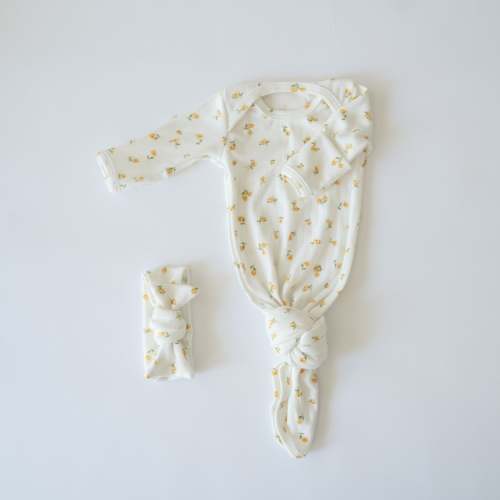 Sleeper and Bow in Buttercup