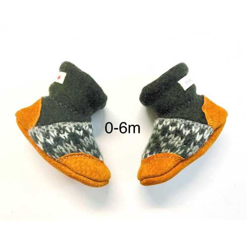 Soft recycled wool baby booties for newborn baby shower gift, leather soles and cashmere lining, 0-6m