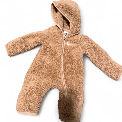 Nike brown baby onesie 
Size: Newborn 

Willing to...