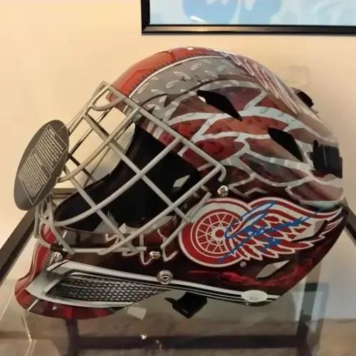 Detroit Redwings signed Goalie mask