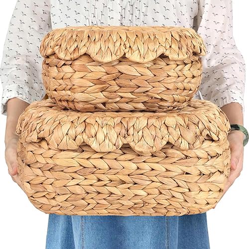 2Pcs Scalloped Baskets, Hand Woven Water Hyacinth Basket with Lid, Small Scalloped Baskets, Wicker Storage Basket For Decor, Living Room, Bathroom, Bedroom (Water Hyacinth - 2pcs)