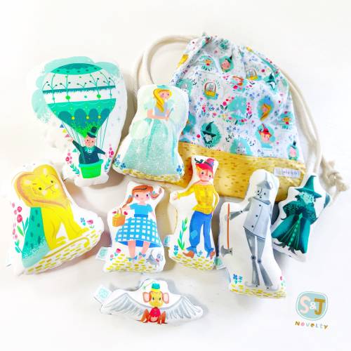 Wizard of Oz play set 6 or 8 piece with backpack, Dorothy, Scarecrow, Tin man, Wicked witch, Cowardly Lion, flying monkey, Glinda, Oz, plush