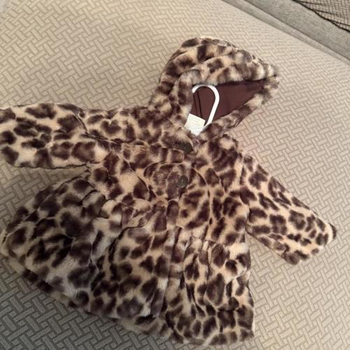 0-3 month cheetah print jacket  like new 
Babygirl...