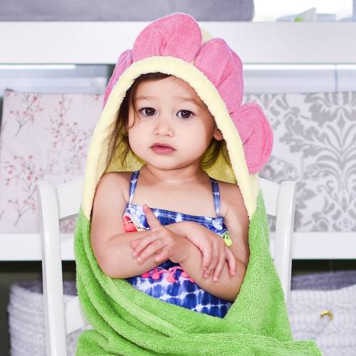 Flower hooded towel for baby and toddler / fits 2-8yrs / Yikes Twins / beach bath pool kids thick towel / personalized towel / girl gift