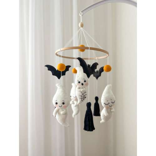 Ghost baby mobile, Bat mobile, Halloween nursery decor, Ghost nursery mobile, Ghost felt mobile,Black and white mobile,Halloween baby mobile