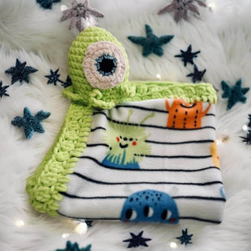 Alien blanket - Baby blanket - Alien blanket for toddler - Toddler gift - Crochet Alien blanket  -  Anti pill flannel blanket