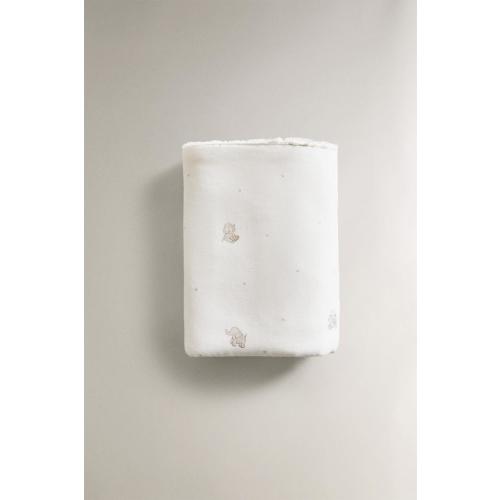 BATH TOWEL WITH ELEPHANT DESIGN