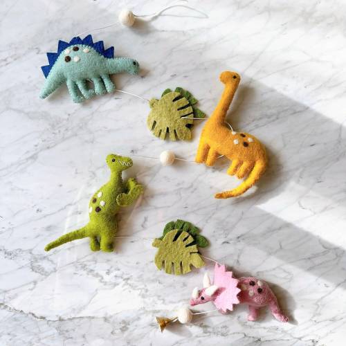 Felt Dinosaur Garland, Baby Jurassic Dinosaur Banner, Decor Jungle Theme nursery, Safari Nursery, Felt Animal Party Garland